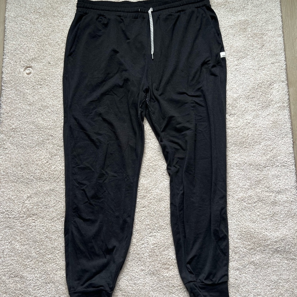 Black Vuori jogger size XL